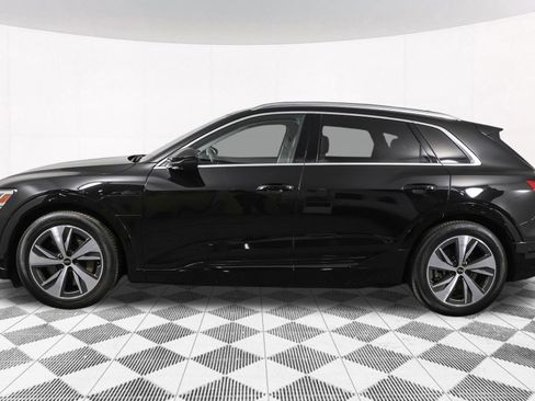 Used 2024 Audi Q8 e-tron Premium Plus w/ Premium Plus Package image 19