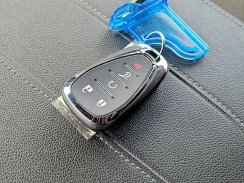 Used 2023 Chevrolet Traverse LT FWD image 32