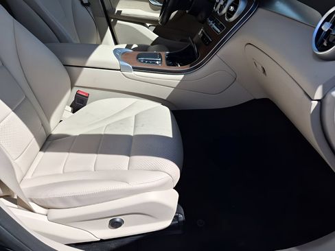 Used 2022 Mercedes-Benz GLC 300 4MATIC w/ Driver Assistance Package image 19