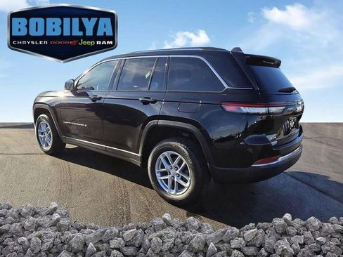 Used 2023 Jeep Grand Cherokee Laredo X image 4