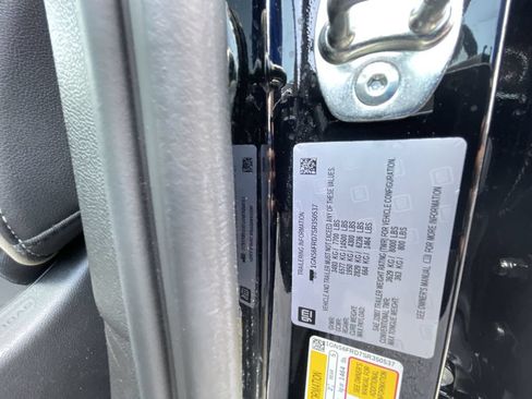 Certified 2025 Chevrolet Suburban Premier AWD/4WD image 35
