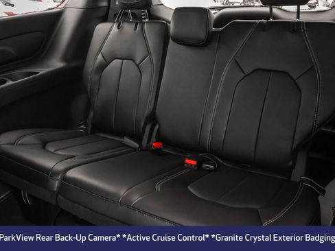 New 2026 Chrysler Pacifica Select image 7