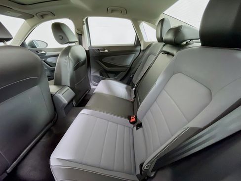 Used 2025 Volkswagen Jetta SE image 27