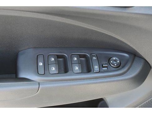 New 2025 Hyundai Venue SE image 17