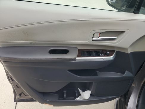 Used 2023 Toyota Sienna XLE image 21