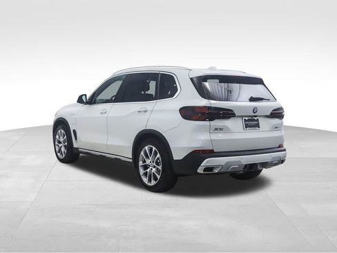 New 2026 BMW X5 xDrive50e image 3