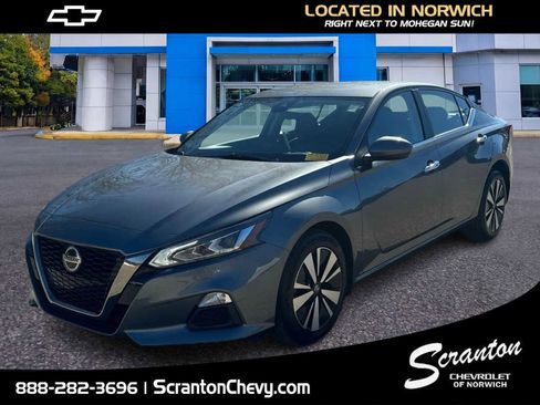 Used 2022 Nissan Altima 2.5 SV image 1