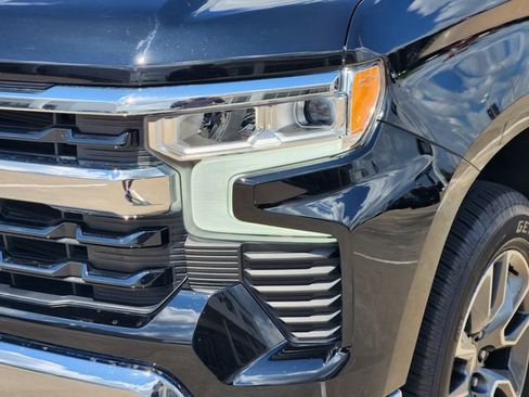Used 2023 Chevrolet Silverado 1500 LT AWD/4WD image 9