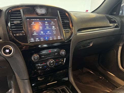 Used 2019 Chrysler 300 S image 17