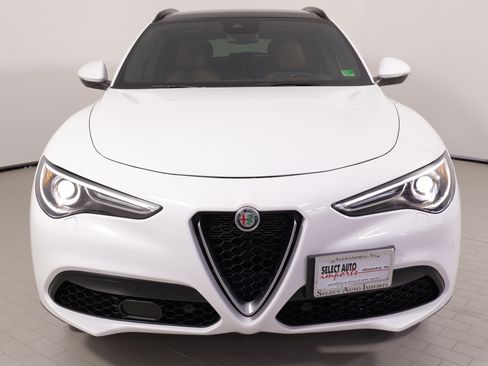 Used 2023 Alfa Romeo Stelvio Ti image 5