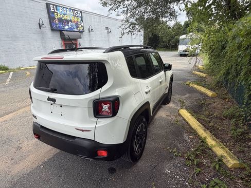 Used 2016 Jeep Renegade Trailhawk w/ Premium Trailhawk Package AWD/4WD image 4