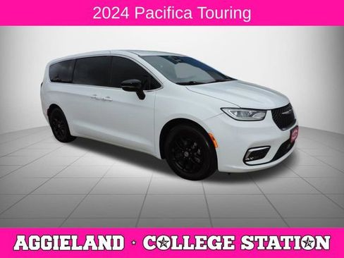 Used 2024 Chrysler Pacifica Touring FWD image 1