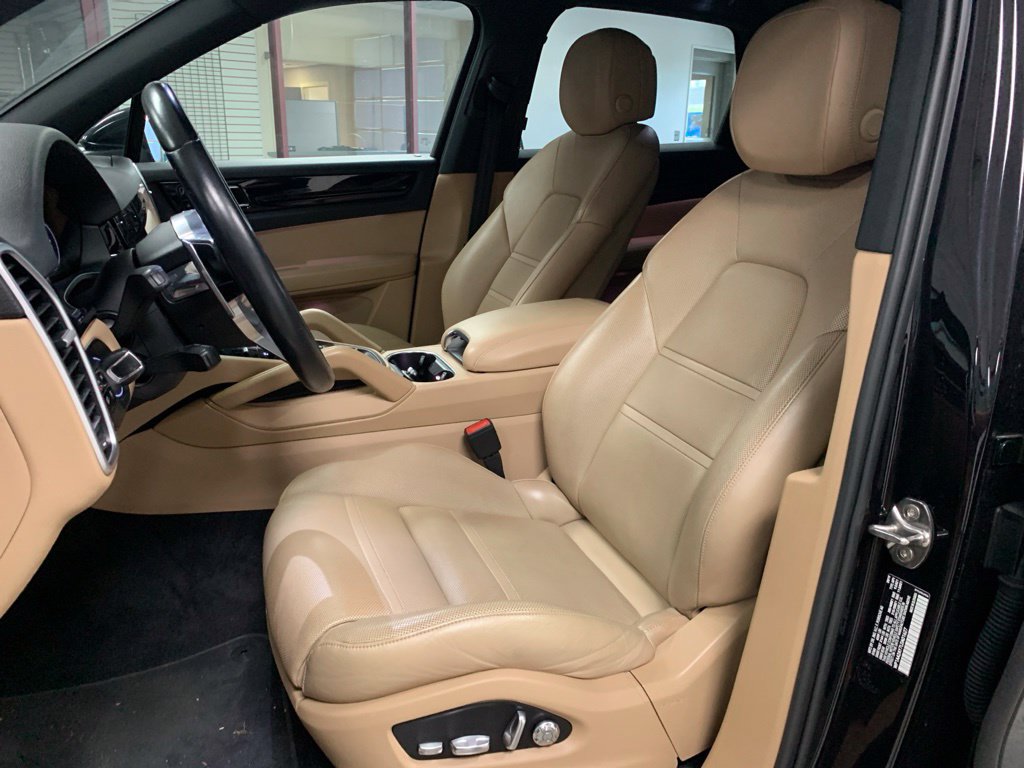 Used 2020 Porsche Cayenne AWD/4WD image 7