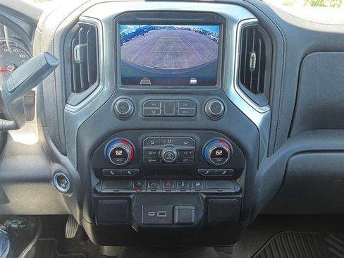 Used 2021 Chevrolet Silverado 1500 LT AWD/4WD image 17