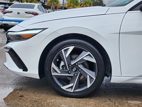 Used 2025 Hyundai Elantra SEL image 8