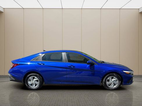 Used 2025 Hyundai Elantra SE image 6