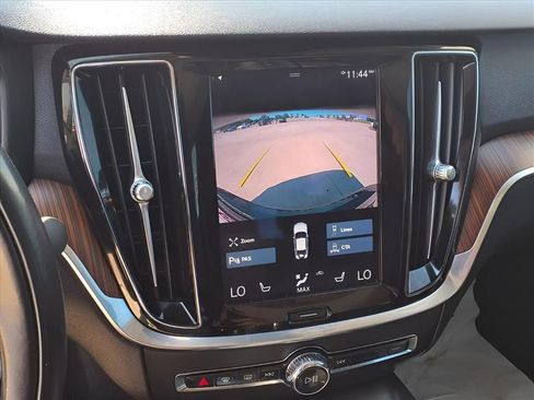 Used 2021 Volvo S60 T5 Momentum image 8