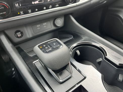 Used 2025 Nissan Rogue SV FWD image 43