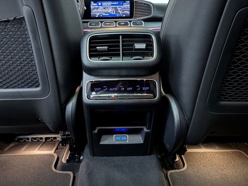 Certified 2025 Mercedes-Benz GLS 450 4MATIC image 38