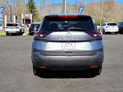 Used 2025 Nissan Rogue SV image 6