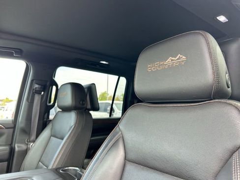 Used 2021 Chevrolet Suburban High Country AWD/4WD image 41