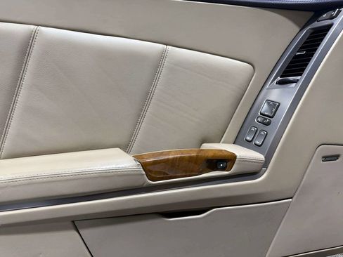 Used 2008 Cadillac XLR RWD image 16