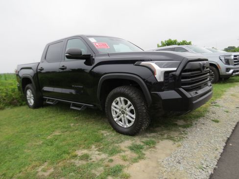 Used 2024 Toyota Tundra SR5 w/ SR5 Convenience Package AWD/4WD image 1