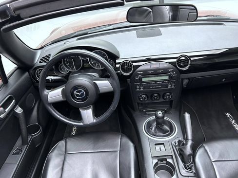 Used 2006 MAZDA MX-5 Miata RWD image 13