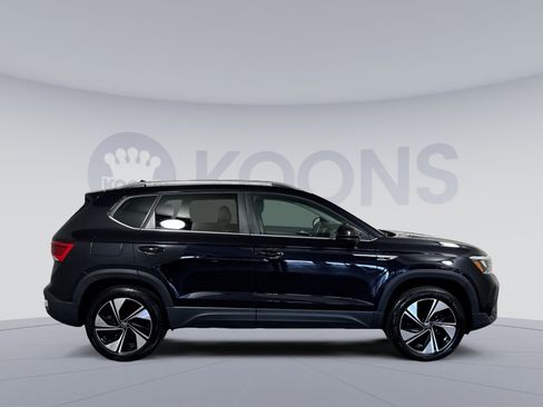 Used 2024 Volkswagen Taos SE w/ Panoramic Sunroof Package AWD/4WD image 8