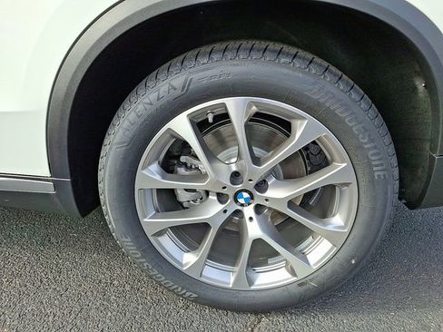 New 2026 BMW X5 xDrive40i w/ Parking Assistance Package image 8