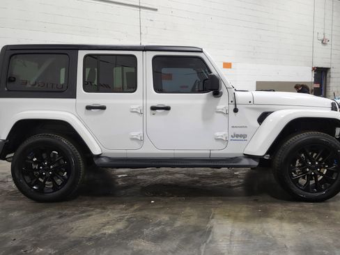 Used 2023 Jeep Wrangler Sahara w/ Cold Weather Group image 20