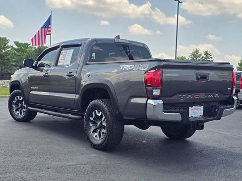 Used 2018 Toyota Tacoma TRD Off-Road AWD/4WD image 7