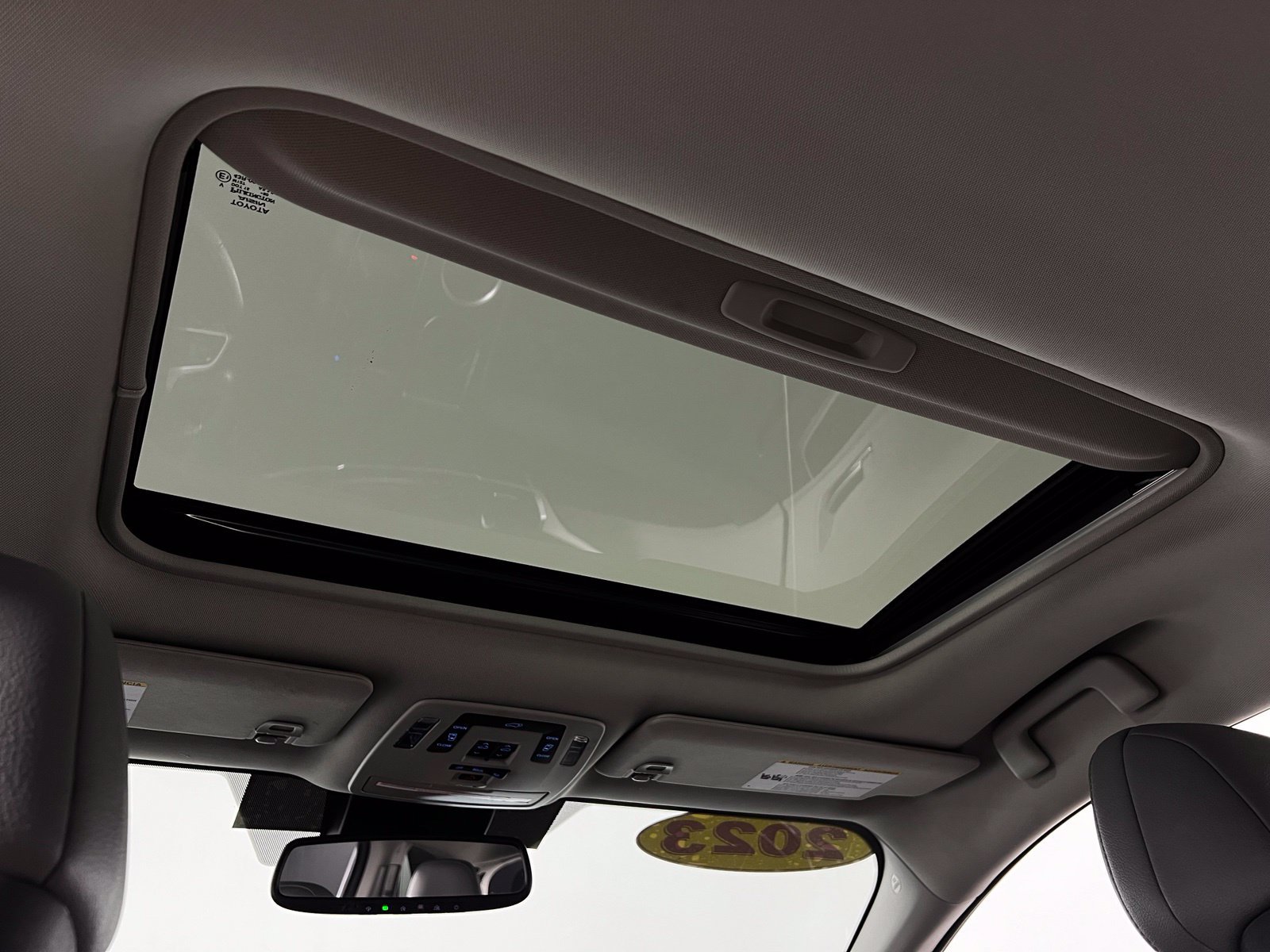 Certified 2023 Toyota Sienna XLE FWD image 25