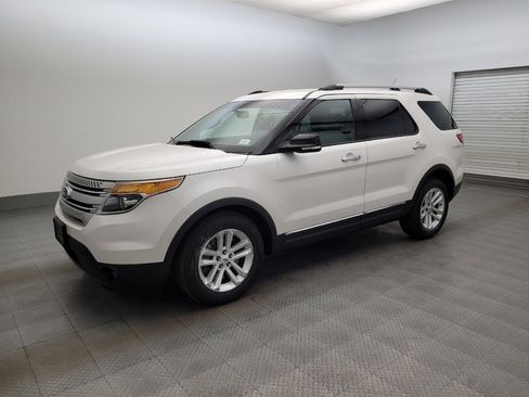 Used 2014 Ford Explorer XLT w/ Equipment Group 202A FWD image 2