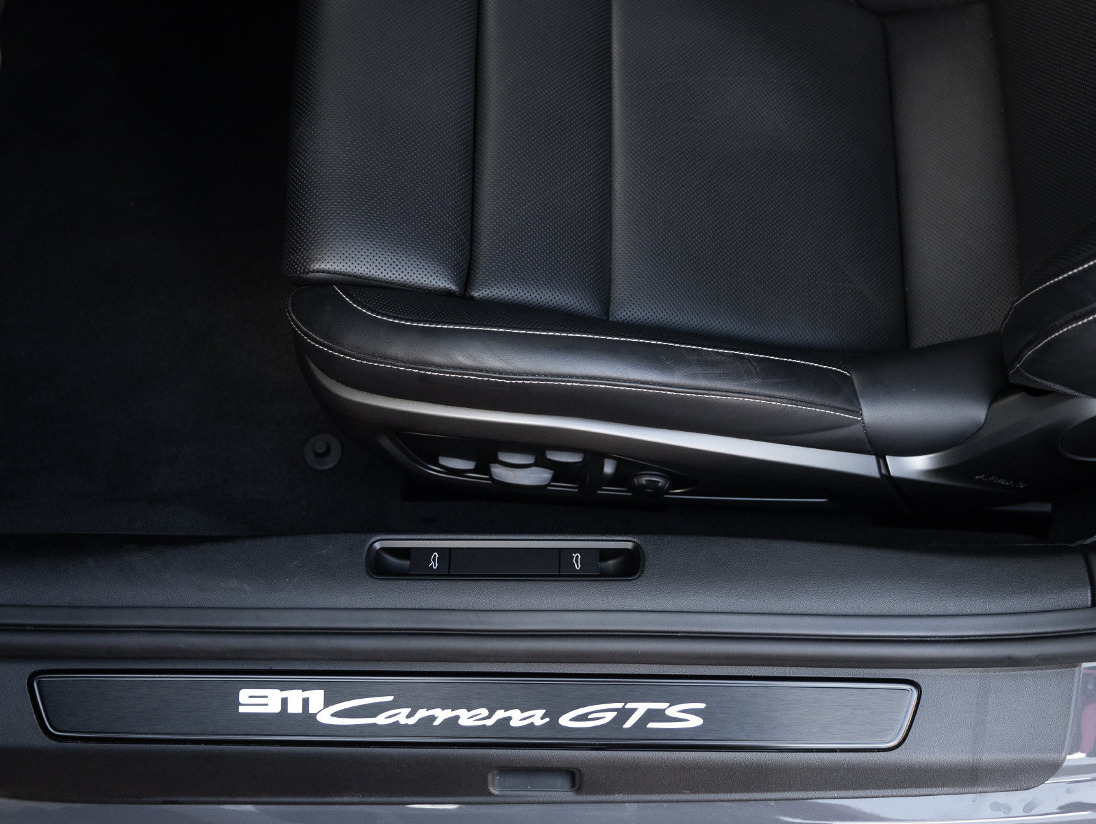 Certified 2026 Porsche 911 Carrera GTS w/ Premium Package RWD image 21