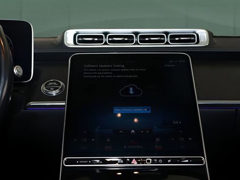 Used 2022 Mercedes-Benz S 500 4MATIC w/ AMG Line Package image 29