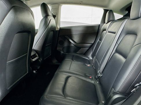 Used 2021 Tesla Model Y Long Range image 11