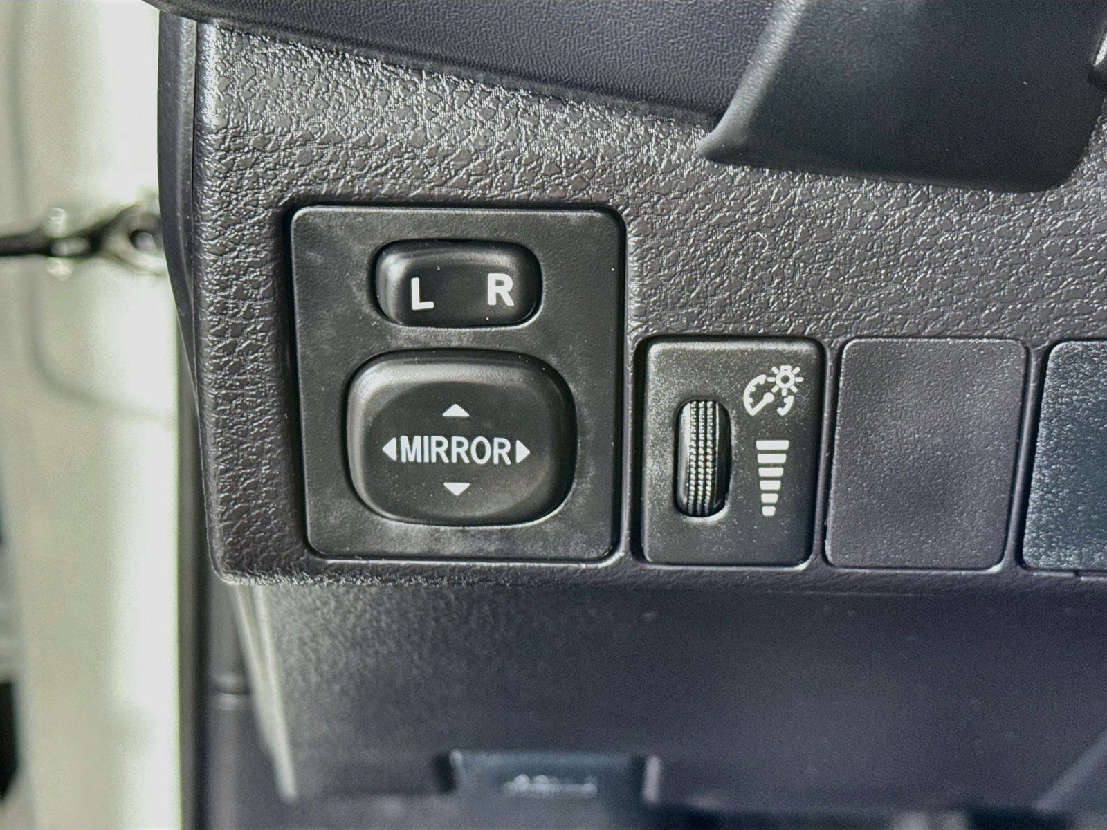 Used 2019 Toyota Corolla XLE w/ Carpet Mat Package (TMS) FWD image 10