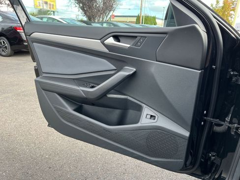 Used 2025 Volkswagen Jetta SE image 21