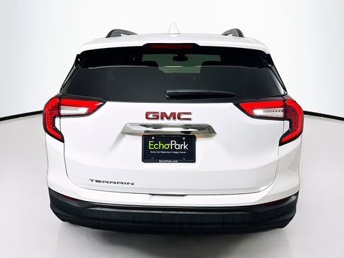 Used 2024 GMC Terrain SLE w/ Driver Convenience Package FWD image 7