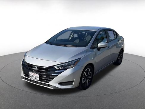 Used 2025 Nissan Versa SV image 7