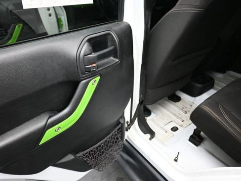 Used 2017 Jeep Wrangler Unlimited Rubicon image 16