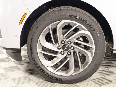 New 2025 Lincoln Navigator Reserve image 19