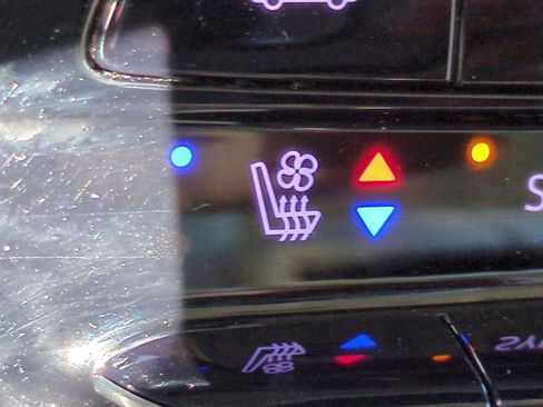 Used 2021 Buick Envision Avenir w/ Technology Package II image 17