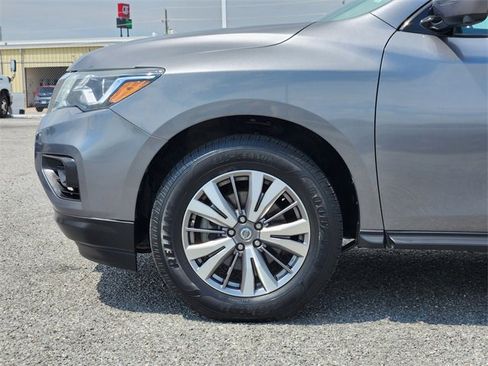 Used 2020 Nissan Pathfinder SL image 9