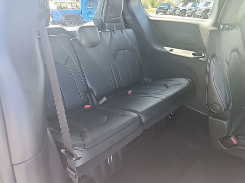 New 2026 Chrysler Pacifica Select image 32