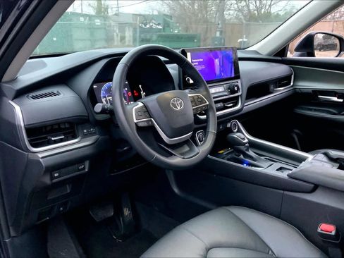 Used 2025 Toyota Grand Highlander FWD image 16