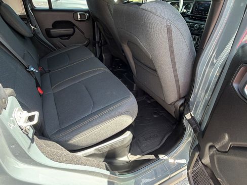 Used 2025 Jeep Wrangler Willys AWD/4WD image 20