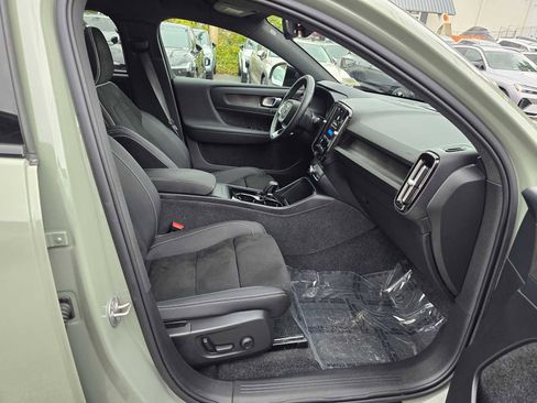 Certified 2023 Volvo C40 P8 Recharge Ultimate w/ Protection Package Premier image 11