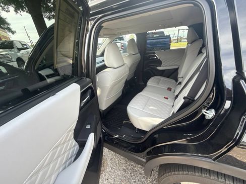 Used 2024 Mitsubishi Outlander SEL AWD/4WD image 14